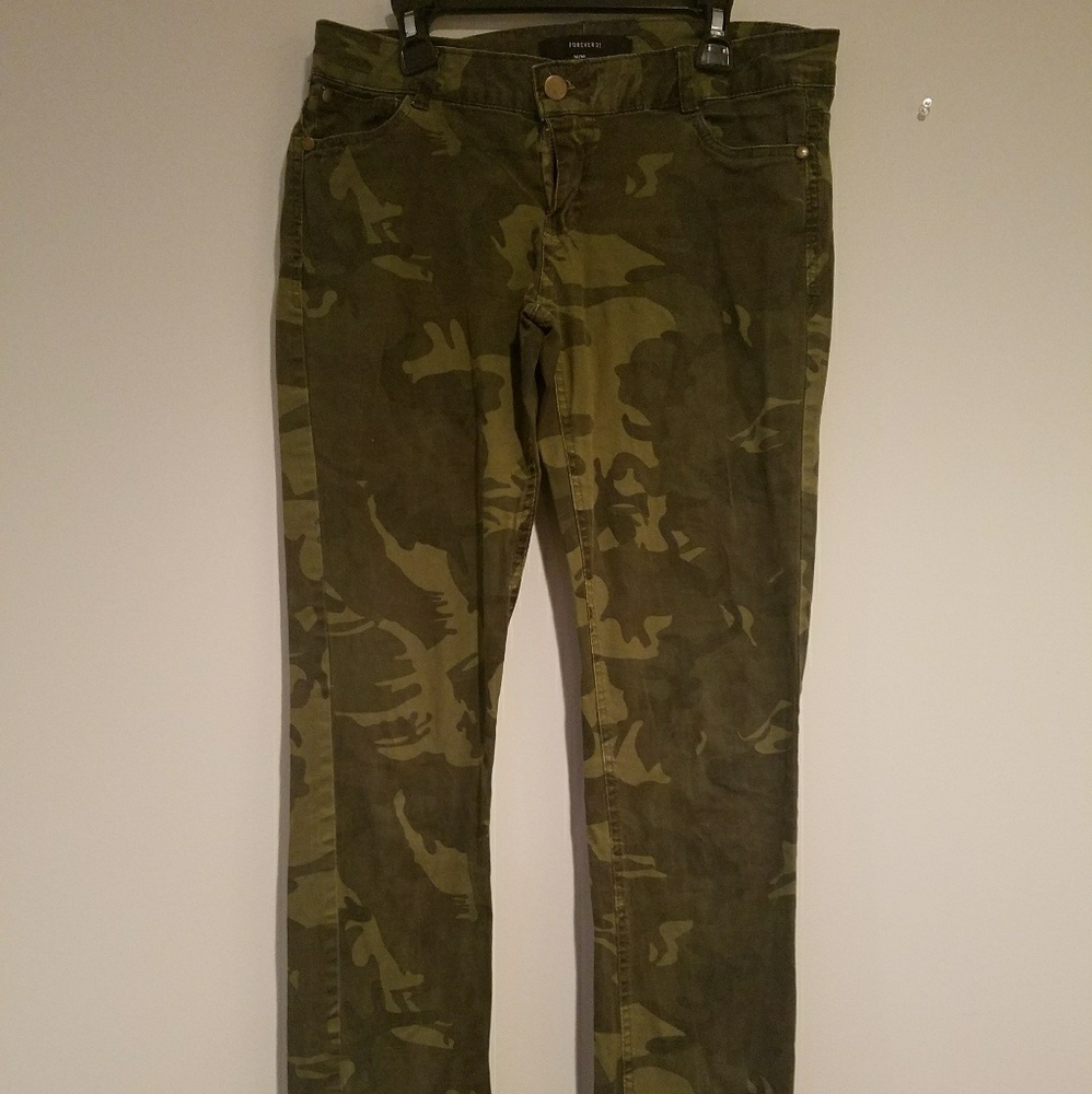 Camo forever 21 jeans size M